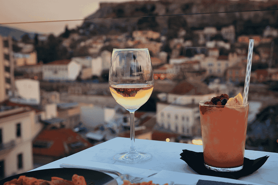 אתונה על כוס יין